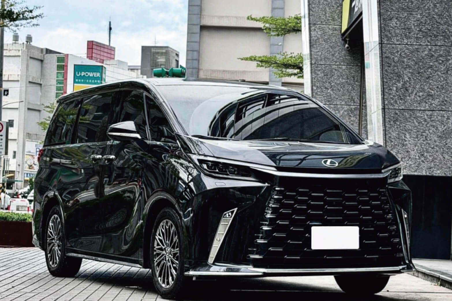 最新40系Lexus LM尊榮七人座車內外照片二