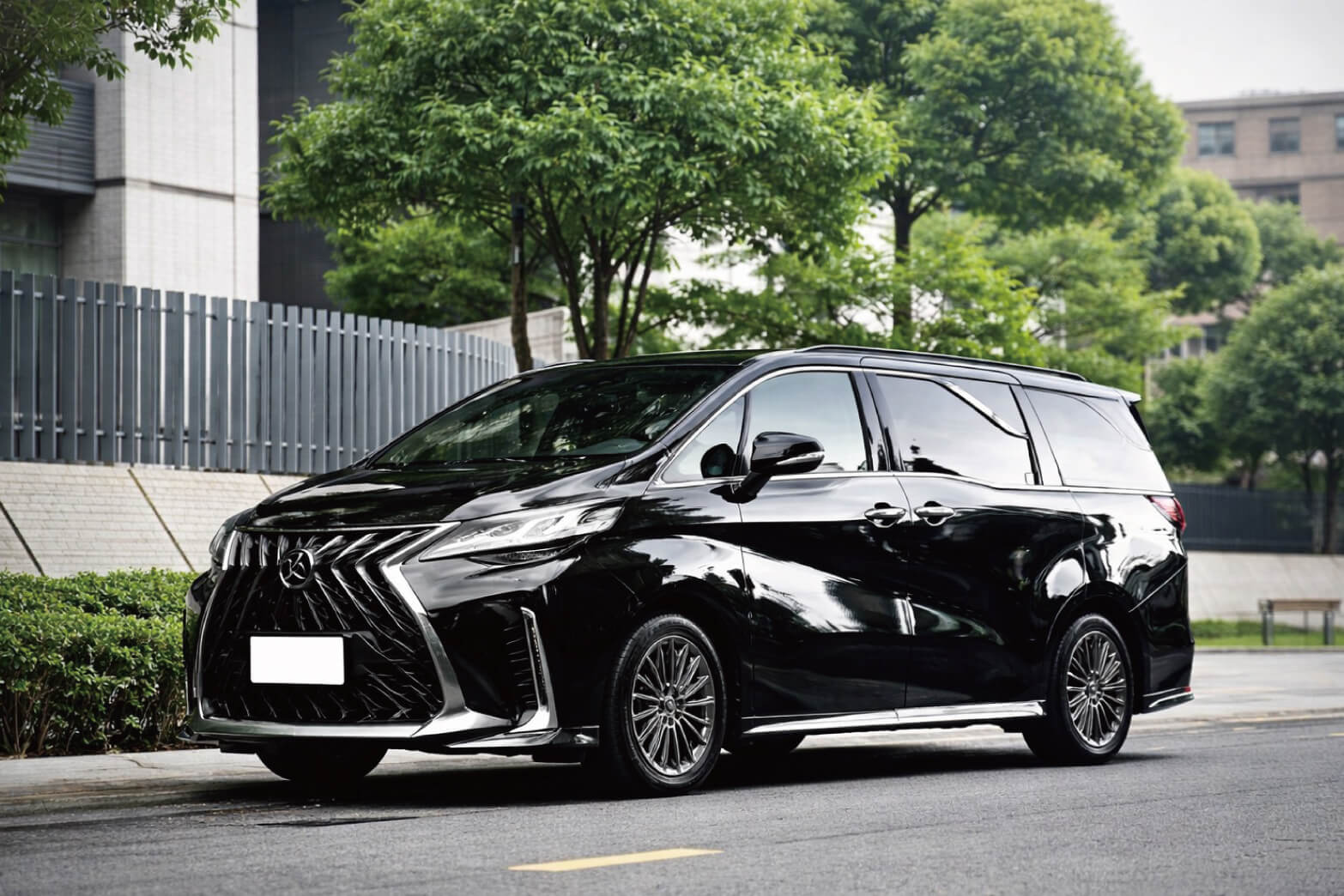 Lexus LM商務包車尊榮七人座外觀照片